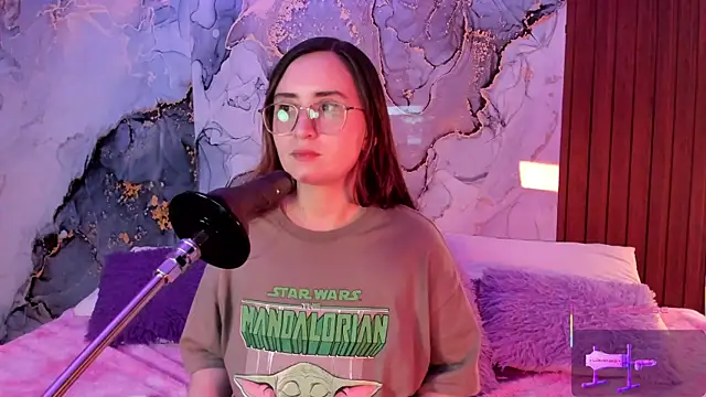 centaurigirl online show from December 1, 2025, 3:18 am