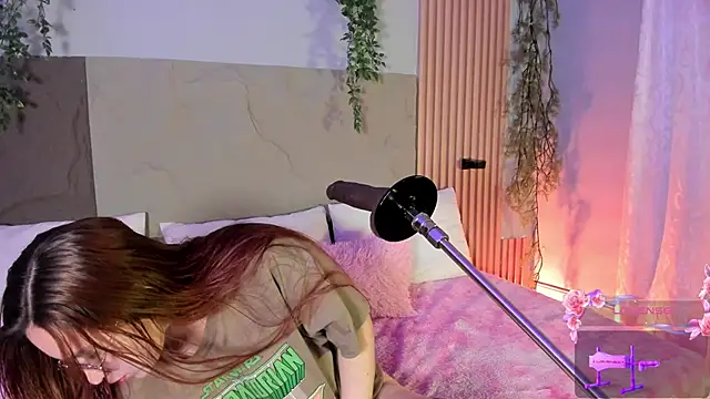 centaurigirl online show from April 5, 2026, 4:35 pm