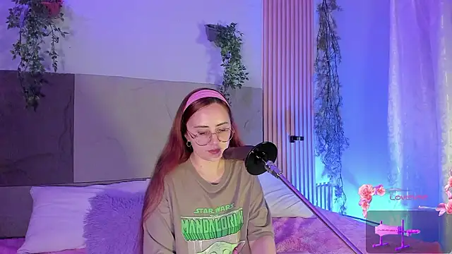 centaurigirl online show from February 11, 2026, 2:00 am