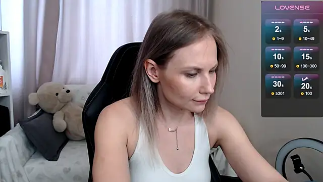 Snapshot of Sunny_bunny6 chatting on April 22, 2026, 5:47 am Sunny bunny6 online show from April 22, 2026, 5:47 am