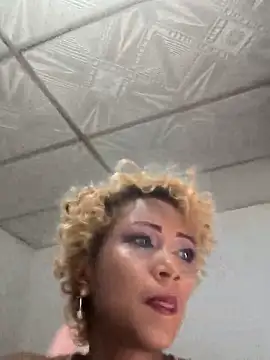 Snapshot of Amaliu_ chatting on December 16, 2025, 2:54 pm Amaliu online show from December 16, 2025, 2:54 pm