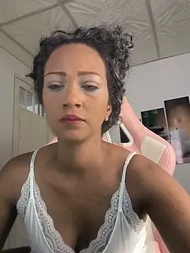 Snapshot of Amaliu_ chatting on June 26, 2026, 3:18 pm Amaliu online show from June 26, 2026, 3:18 pm