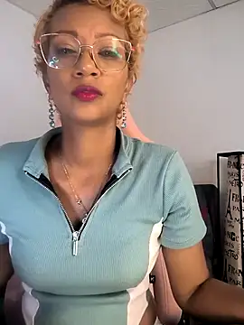 Snapshot of Amaliu_ chatting on October 2, 2025, 7:28 pm Amaliu online show from October 2, 2025, 7:28 pm