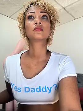 Snapshot of Amaliu_ chatting on December 15, 2025, 6:14 pm Amaliu online show from December 15, 2025, 6:14 pm