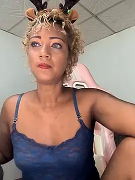 Snapshot of Amaliu_ chatting on December 14, 2025, 3:28 pm Amaliu online show from December 14, 2025, 3:28 pm