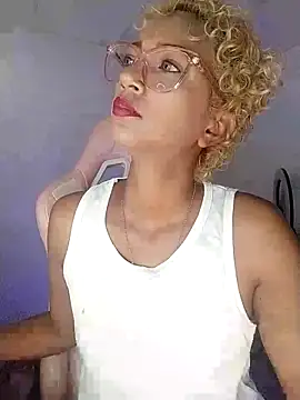 Snapshot of Amaliu_ chatting on November 18, 2025, 2:42 pm Amaliu online show from November 18, 2025, 2:42 pm