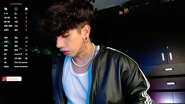 LyleBennett  online show from December 19, 2024, 11:50 am