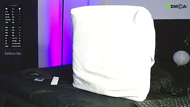 LyleBennett  online show from September 24, 2025, 1:39 pm