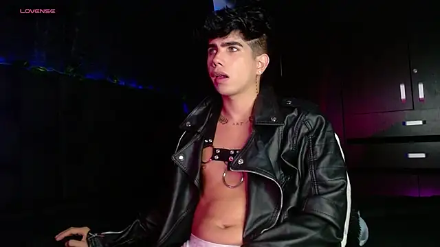 LyleBennett  online show from January 18, 2025, 10:17 am