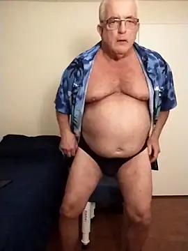 Snapshot of Shoreguy69 chatting on February 12, 2026, 6:24 am Shoreguy69 online show from February 12, 2026, 6:24 am