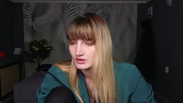 Snapshot of Nika_Kitten chatting on December 2, 2025, 8:16 am Nika Kitten online show from December 2, 2025, 8:16 am