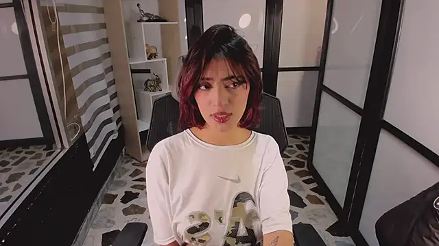 Snapshot of AlliceRosero chatting on November 7, 2025, 4:28 am AlliceRosero online show from November 7, 2025, 4:28 am