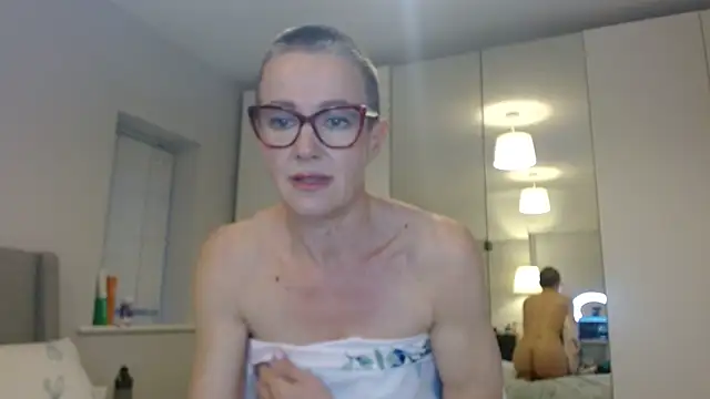 ELEGANT-ARIA36 online show from March 6, 2025, 6:05 pm