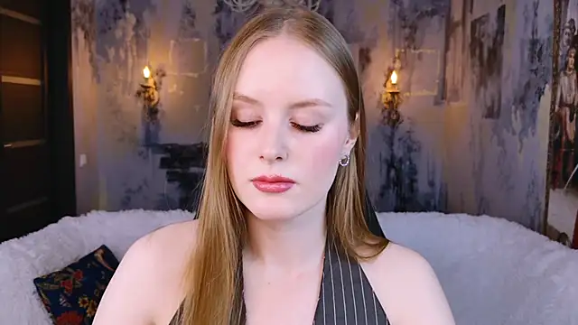 Snapshot of VivienLeeigh chatting on November 25, 2025, 1:11 pm VivienLeeigh online show from November 25, 2025, 1:11 pm