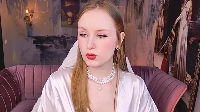 VivienLeeigh online show from April 14, 2026, 5:12 am