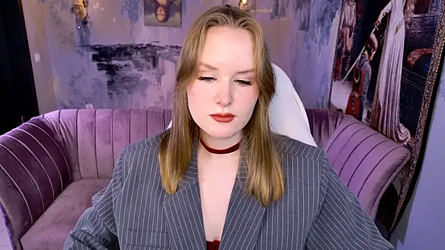 VivienLeeigh online show from June 2, 2026, 1:49 am