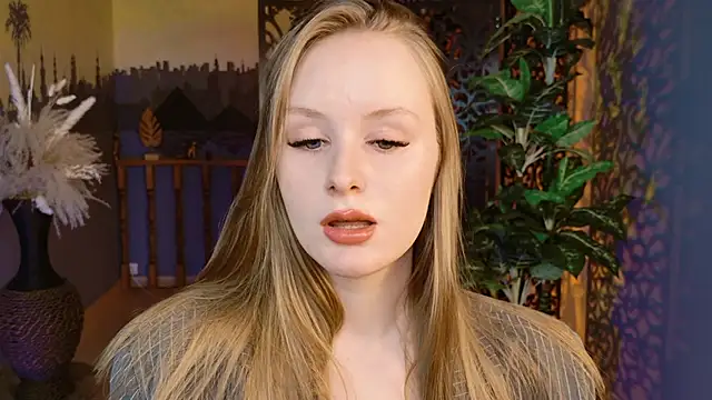 Snapshot of VivienLeeigh chatting on November 28, 2025, 1:44 pm VivienLeeigh online show from November 28, 2025, 1:44 pm