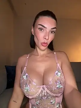 Snapshot of krissiswrld- chatting on December 18, 2025, 4:11 pm krissiswrld- online show from December 18, 2025, 4:11 pm