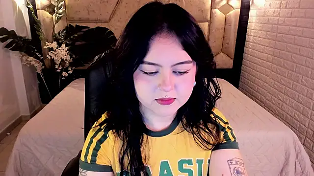 Snapshot of crimson_tati_ chatting on July 23, 2026, 1:30 pm crimson tati online show from July 23, 2026, 1:30 pm