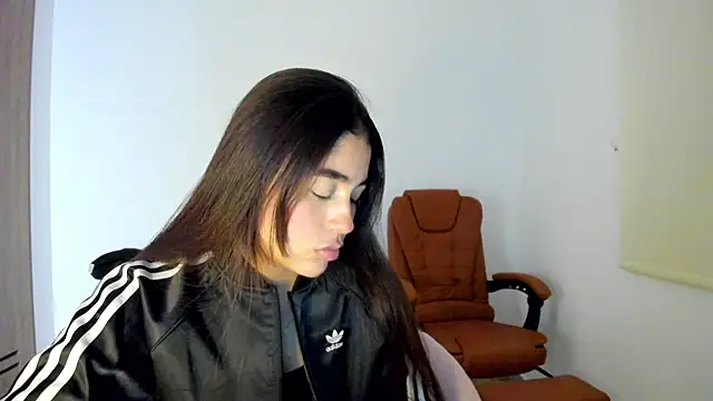 Snapshot of AriaMontgomery chatting on February 25, 2025, 5:41 am AriaMontgomery online show from February 25, 2025, 5:41 am