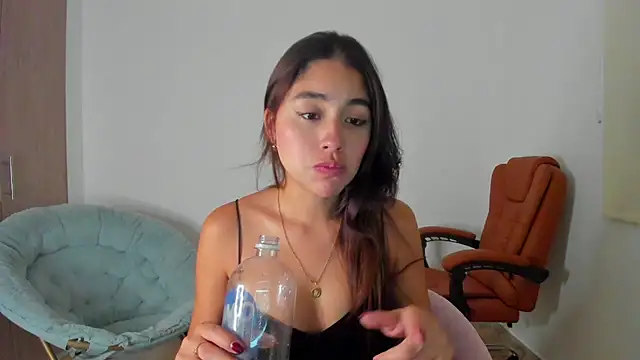 Snapshot of AriaMontgomery chatting on February 16, 2025, 10:32 am AriaMontgomery online show from February 16, 2025, 10:32 am