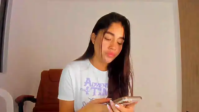 AriaMontgomery online show from March 18, 2026, 4:04 am