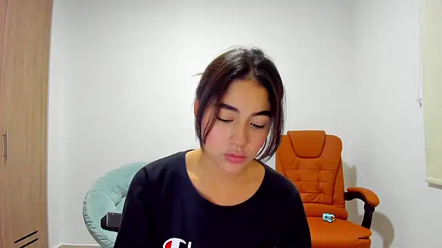 Snapshot of AriaMontgomery chatting on February 24, 2025, 5:00 am AriaMontgomery online show from February 24, 2025, 5:00 am