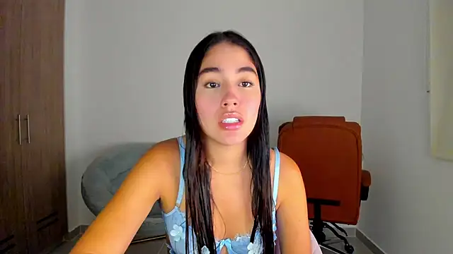 Snapshot of AriaMontgomery chatting on March 3, 2025, 11:35 pm AriaMontgomery online show from March 3, 2025, 11:35 pm