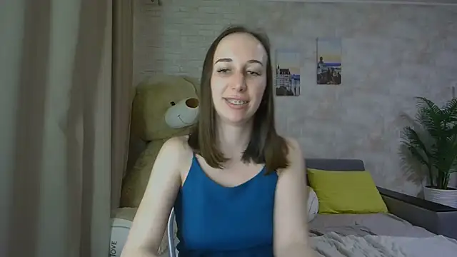 Snapshot of Anika_bloom chatting on October 28, 2025, 10:03 am Anika bloom online show from October 28, 2025, 10:03 am