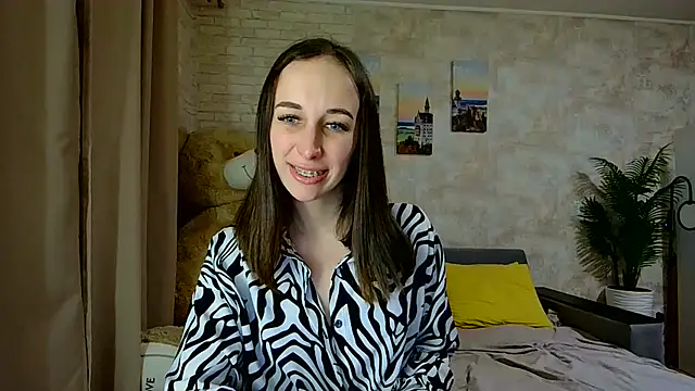 Snapshot of Anika_bloom chatting on December 15, 2025, 6:36 pm Anika bloom online show from December 15, 2025, 6:36 pm