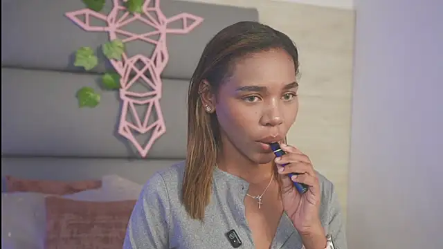 Snapshot of Lily_Miiller chatting on November 21, 2025, 8:41 pm Lily Miiller online show from November 21, 2025, 8:41 pm