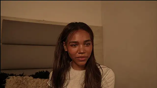 Lily Miiller online show from April 19, 2026, 9:28 pm