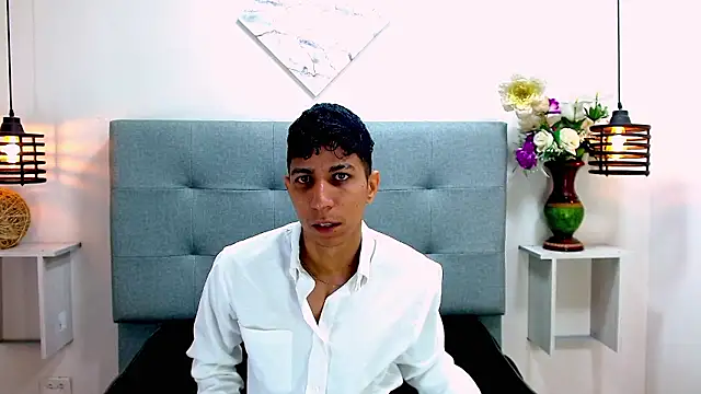 MachineHotxxx online show from December 2, 2024, 2:03 pm