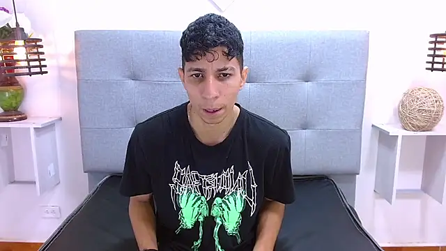 MachineHotxxx online show from December 3, 2024, 2:00 pm