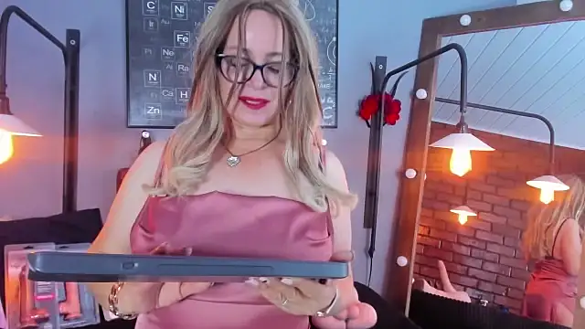 Snapshot of Samantha_mature56 chatting on November 2, 2025, 2:05 am Samantha mature56 online show from November 2, 2025, 2:05 am