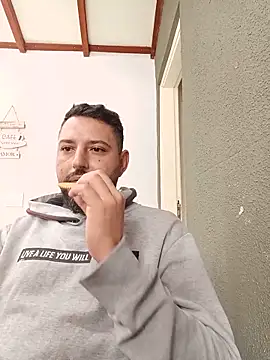 P4uzud4O online show from May 19, 2026, 12:56 pm