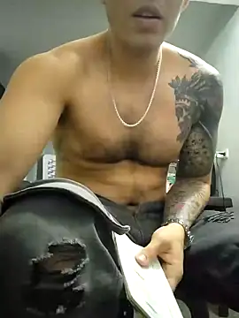 Snapshot of King_russo chatting on November 5, 2025, 10:24 pm King russo online show from November 5, 2025, 10:24 pm