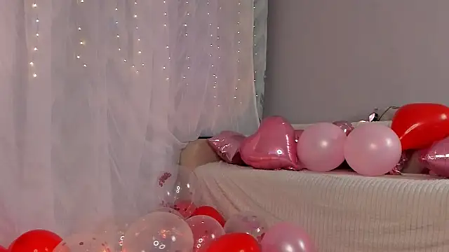 Snapshot of Tate_Angel chatting on February 16, 2025, 9:27 pm Tate Angel online show from February 16, 2025, 9:27 pm