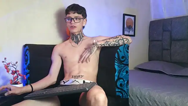 Snapshot of Dan_brownn chatting on March 19, 2025, 4:57 am Dan brownn online show from March 19, 2025, 4:57 am