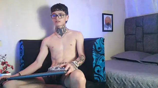 Snapshot of Dan_brownn chatting on March 22, 2025, 9:42 pm Dan brownn online show from March 22, 2025, 9:42 pm