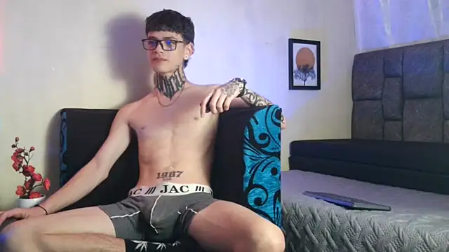 Snapshot of Dan_brownn chatting on March 12, 2025, 6:00 pm Dan brownn online show from March 12, 2025, 6:00 pm