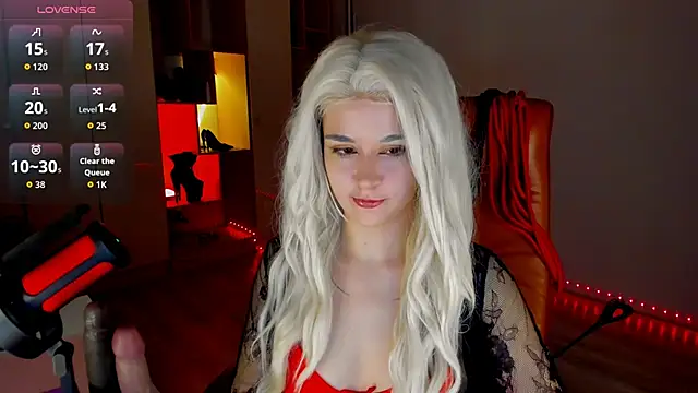 mollyposhh online show from March 5, 2026, 8:05 pm