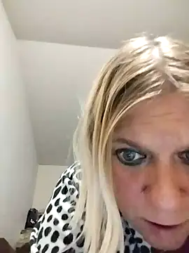 Snapshot of Playmate86 chatting on December 4, 2024, 4:48 am Playmate86 online show from December 4, 2024, 4:48 am