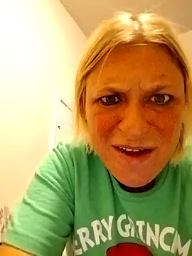 Snapshot of Playmate86 chatting on December 8, 2024, 5:06 am Playmate86 online show from December 8, 2024, 5:06 am