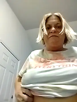 Snapshot of Playmate86 chatting on December 5, 2024, 7:21 am Playmate86 online show from December 5, 2024, 7:21 am