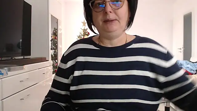 Snapshot of Amandamuller1982 chatting on December 14, 2025, 8:53 am Amandamuller1982 online show from December 14, 2025, 8:53 am