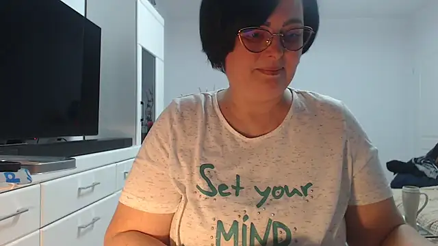 Amandamuller1982 online show from April 8, 2026, 7:26 pm