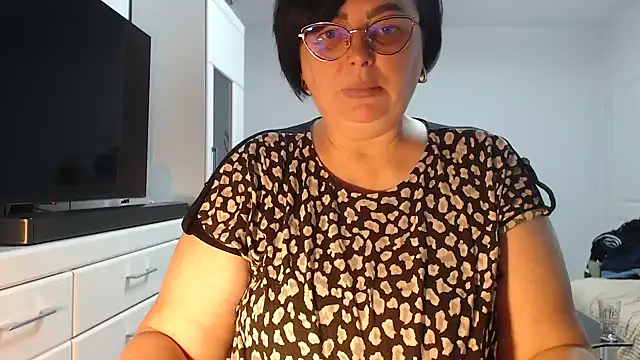 Amandamuller1982 online show from April 12, 2026, 6:55 pm