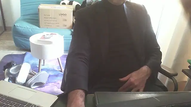 Snapshot of shyfrenchcock1 chatting on January 6, 2026, 3:05 pm shyfrenchcock1 online show from January 6, 2026, 3:05 pm