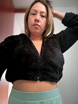 Snapshot of VIOLETA-25_ chatting on November 20, 2025, 12:06 pm VIOLETA-25 online show from November 20, 2025, 12:06 pm